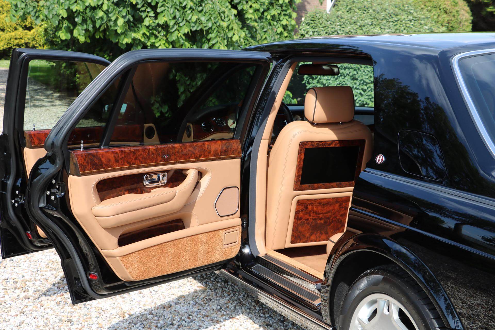 Real Art on Wheels | Bentley Arnage RL