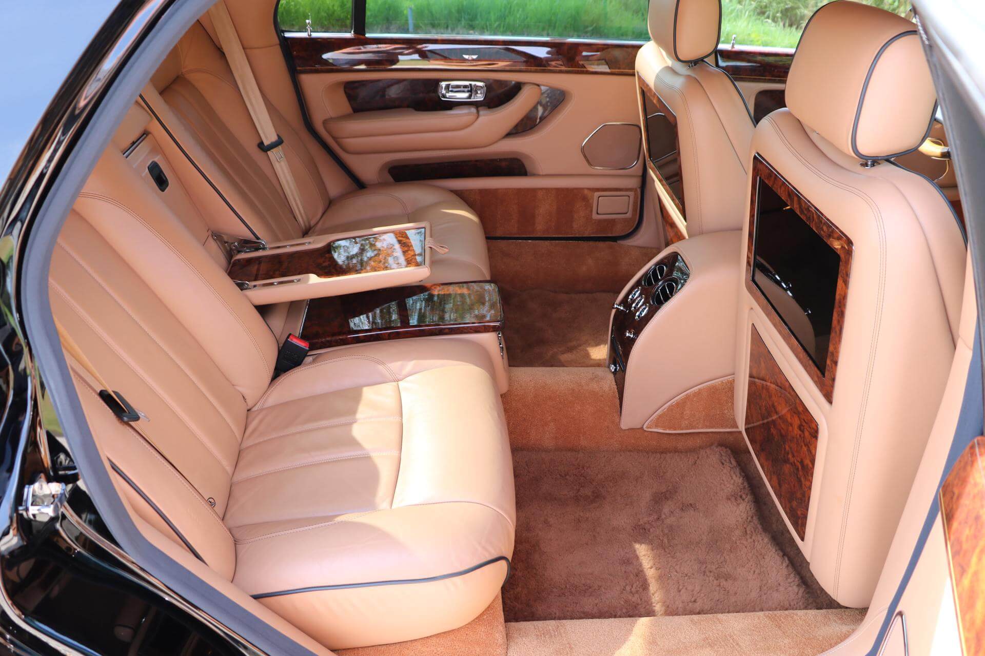 Real Art on Wheels | Bentley Arnage RL