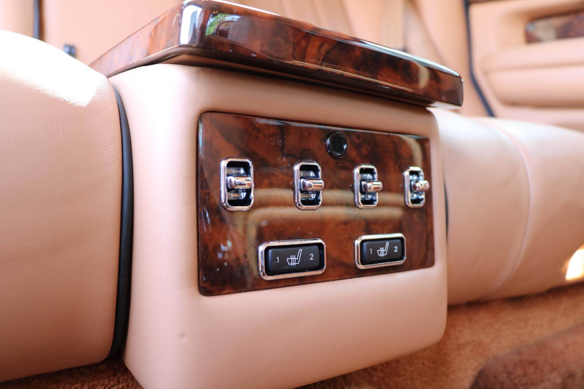 Real Art on Wheels | Bentley Arnage RL