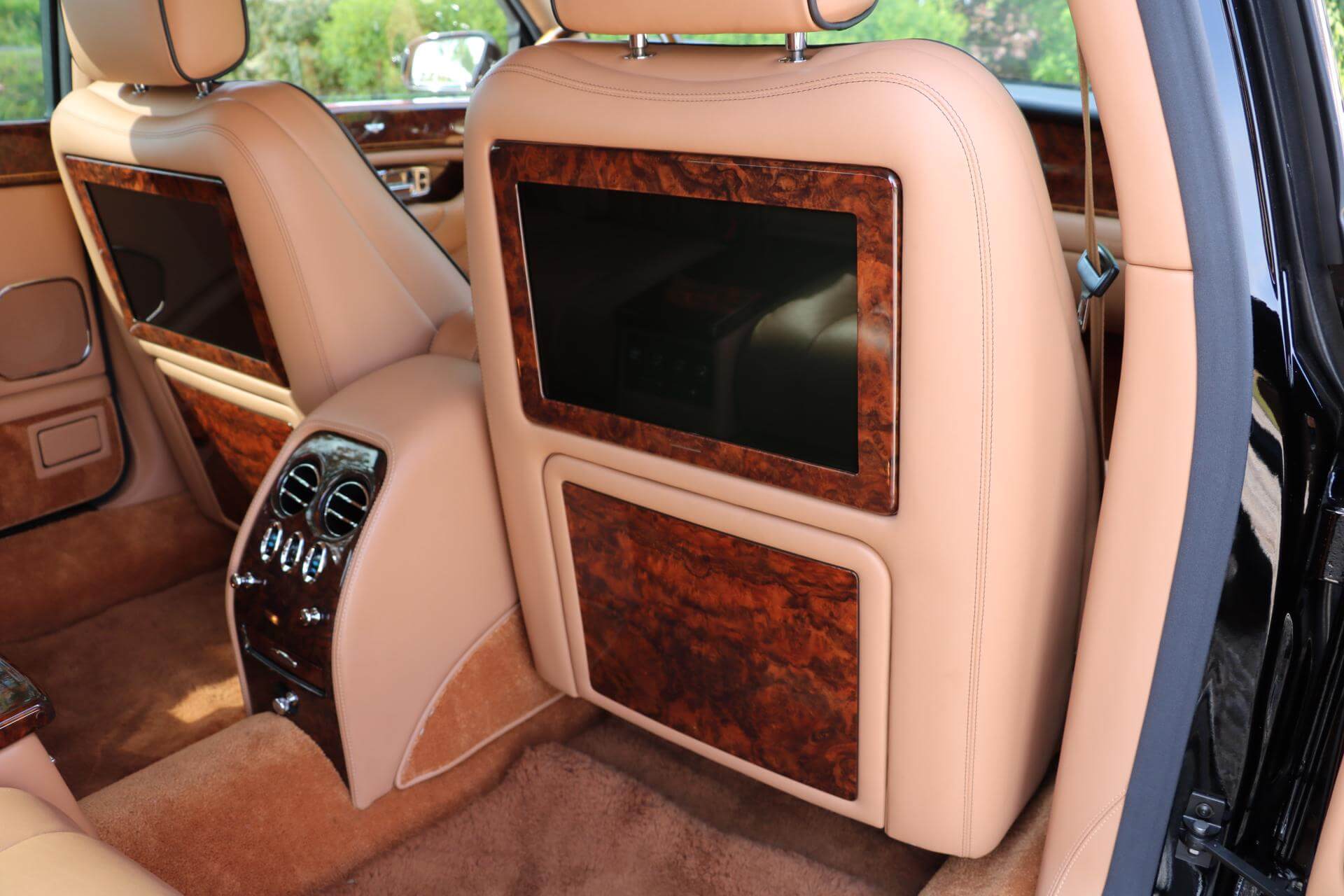 Real Art on Wheels | Bentley Arnage RL