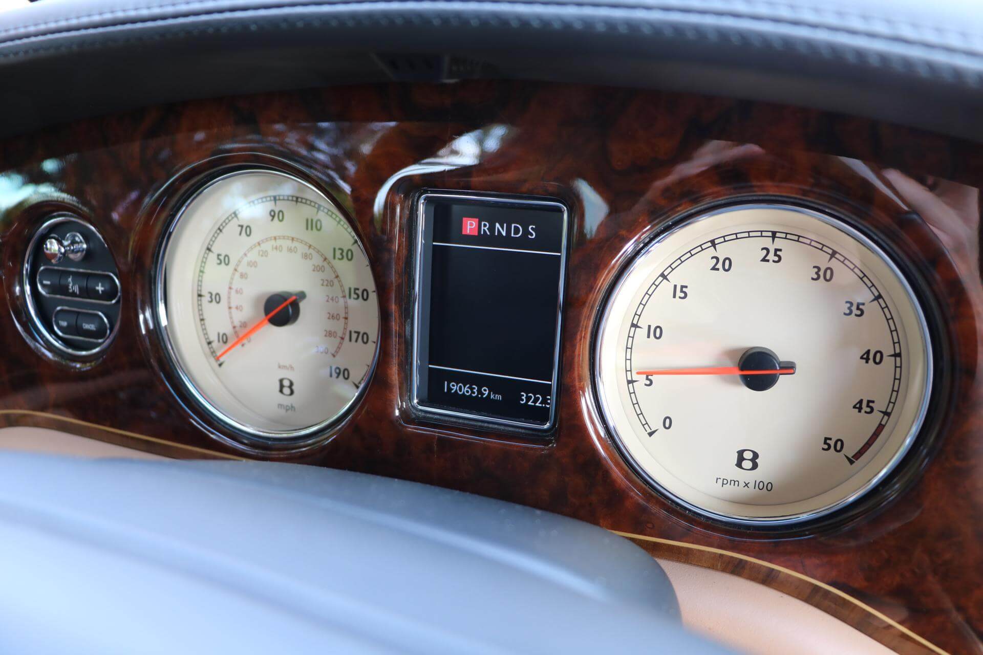 Real Art on Wheels | Bentley Arnage RL