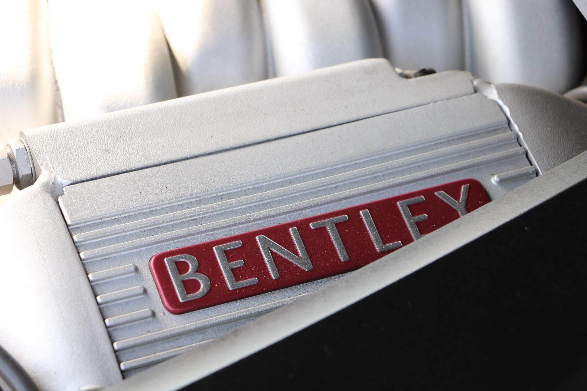 Real Art on Wheels | Bentley Arnage RL