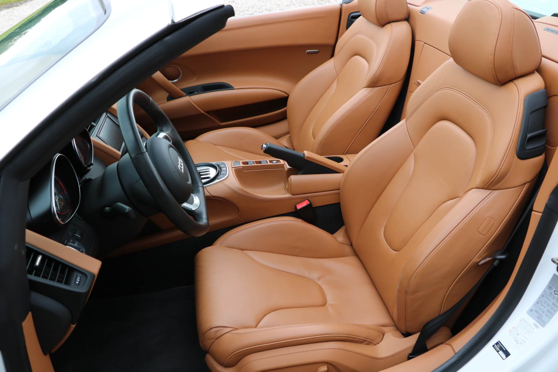 Real Art on Wheels | 2010 Audi R8 Spyder V10