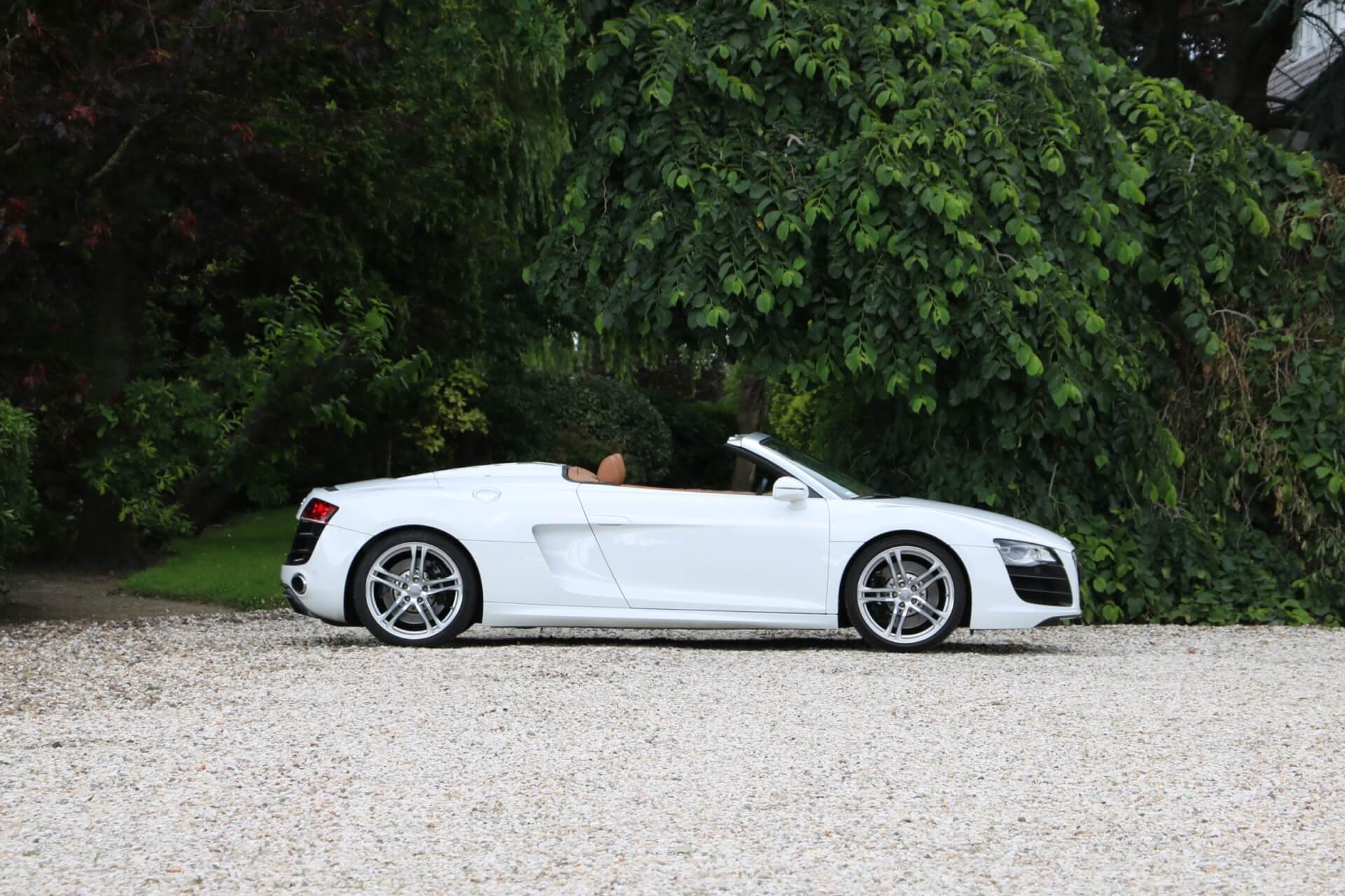 Real Art on Wheels | 2010 Audi R8 Spyder V10