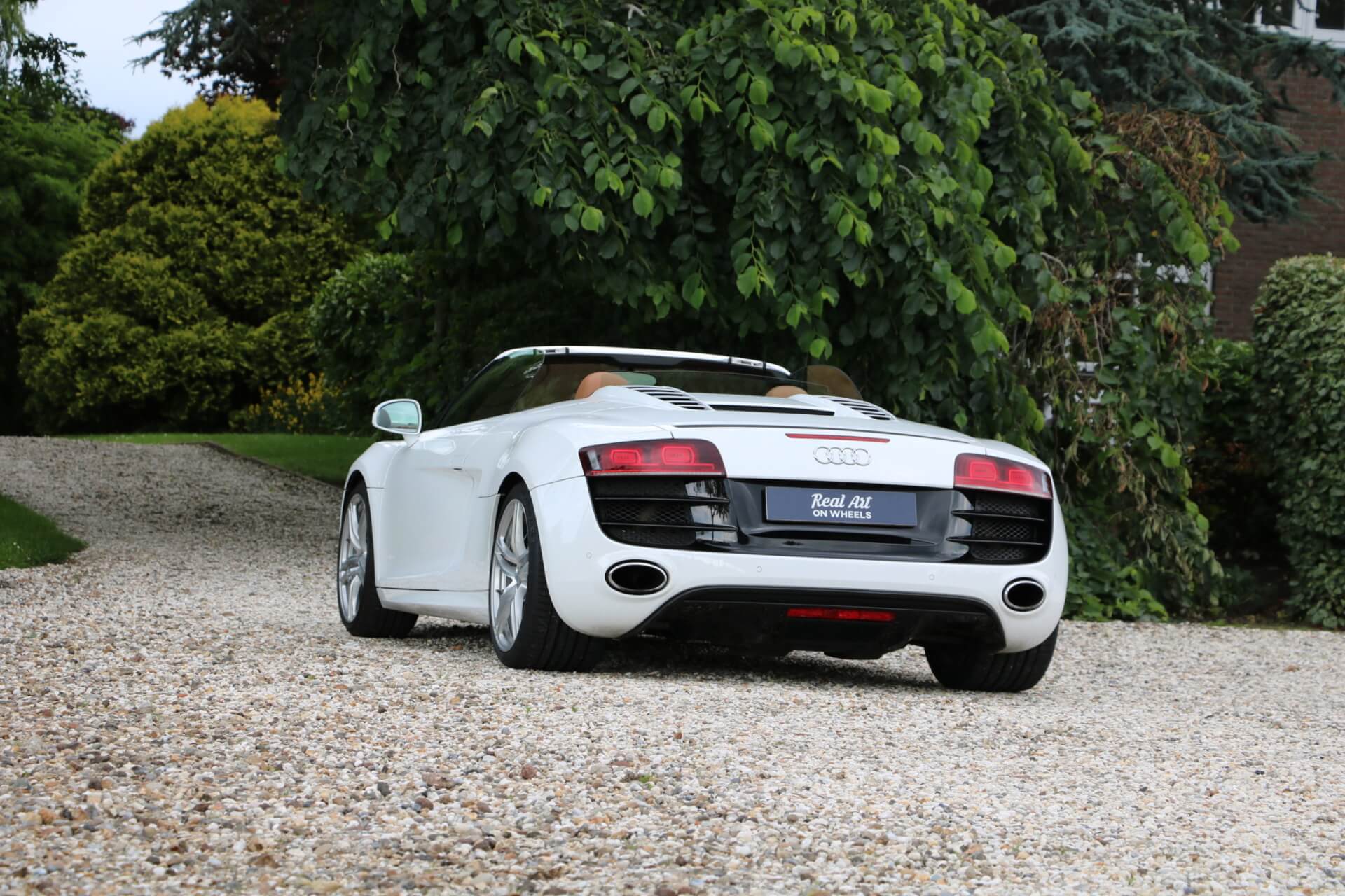 Real Art on Wheels | 2010 Audi R8 Spyder V10